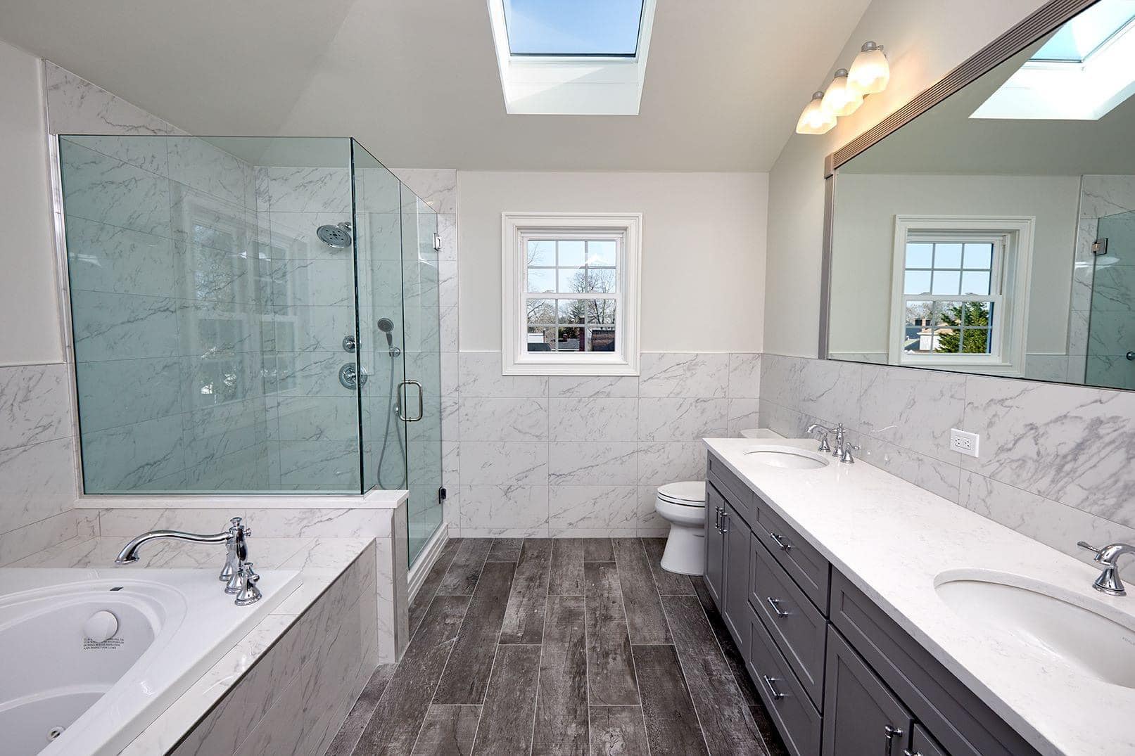 Modern bathroom with white fixtures and a large mirror